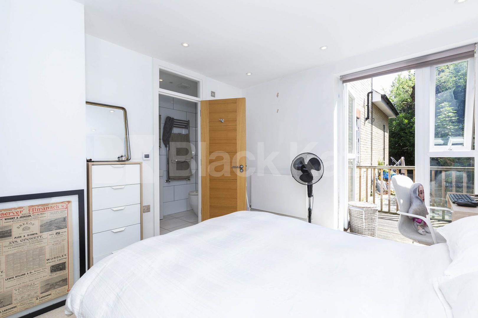 Stunning three double bedroom property with garden mins to tube Avenue Road, South Tottenham